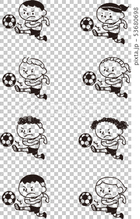 サッカーボールを蹴るいろいろな国の子供 サッカーボールを蹴るいろいろな国の子供 53680698