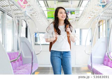 電車 女性 撮影協力「京王電鉄株式会社」 電車 女性 撮影協力「京王電鉄株式会社」 53683691