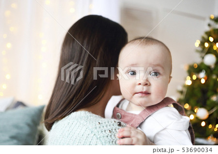 Beautiful happy mother with her little daughter 53690034