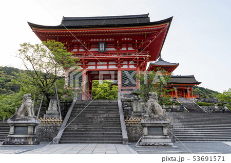 [京都]清水寺仁王門の風景 53691571