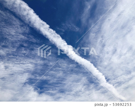 ひとすじの飛行機雲 53692253
