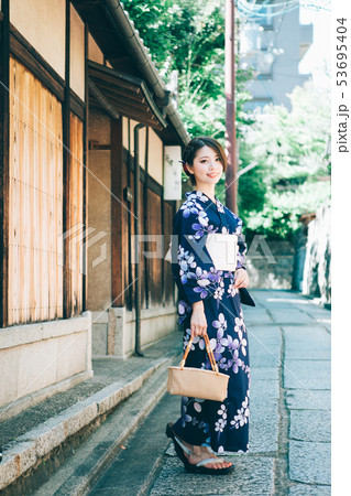 浴衣の女性 浴衣の女性 53695404