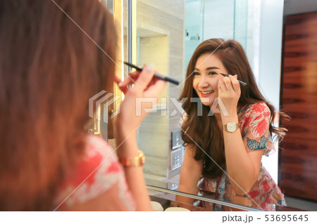 Woman getting ready for work doing morning makeup 53695645