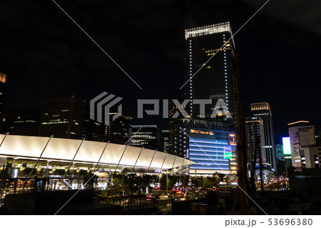 東京都八重洲南口夜景 大丸ビル バスターミナル 都市 ビル群 横 53696380