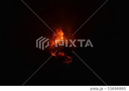 闇の中の炎(東大寺・二月堂のお水取り/奈良県奈良市雑司町) 闇の中の炎(東大寺・二月堂のお水取り/奈良県奈良市雑司町) 53696860