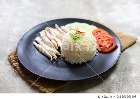 Hainanese chicken rice with cucumber  53696964