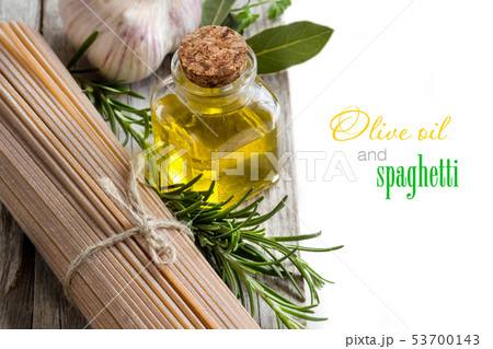 Whole wheat spaghetti, garlic, oilve oil and herbs Whole wheat spaghetti, garlic, oilve oil and herbs 53700143