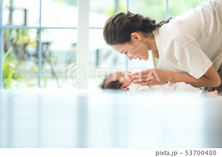 赤ちゃんとお母さん 赤ちゃんとお母さん 53700480
