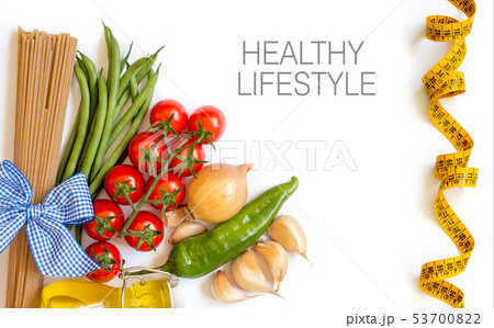 Italian Pasta with tomatoes, green beans, onion, 53700822