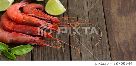 Raw shrimps with lime and herbs Raw shrimps with lime and herbs 53700944