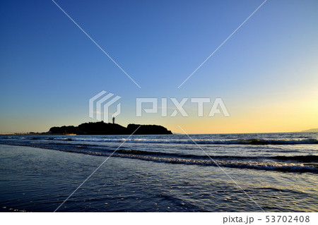 夕暮れの江の島 53702408