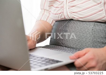 女性　メタボ 53703225