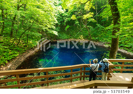 【青森県深浦町-青池】十二湖の森セラピーロードの人気スポット青池は十二湖最大の見所 【青森県深浦町-青池】十二湖の森セラピーロードの人気スポット青池は十二湖最大の見所 53703549