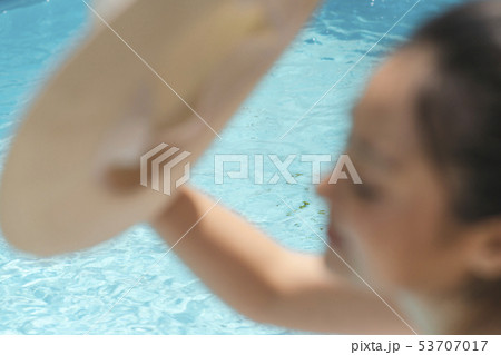 女性　リゾート　女子旅 53707017