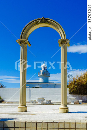 城ヶ島灯台公園のアーチから城ヶ島灯台 53708016