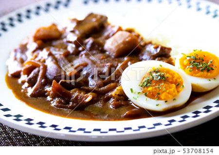 レトルトカレーのカレーライス 53708154