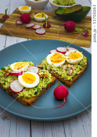 Sandwiches with avocado guacamole  fresh radish 53708863