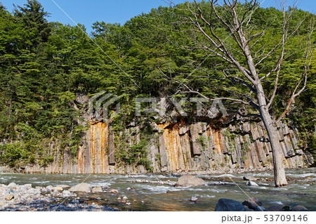 【岩手県】初夏・新緑の松川玄武岩・渓谷 53709146