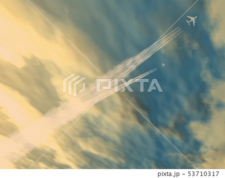 空と飛行機雲のある風景130のイラスト素材