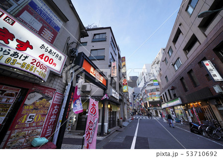 日本の東京都市景観 池袋駅周辺・美久仁小路を望む 日本の東京都市景観 池袋駅周辺・美久仁小路を望む 53710692