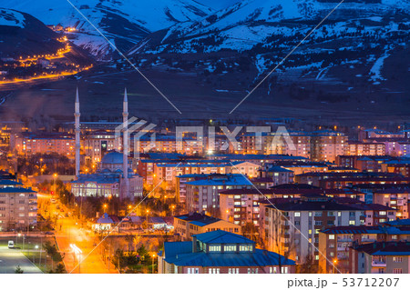 トルコ エルズルム 丘からの夜景 トルコ エルズルム 丘からの夜景 53712207