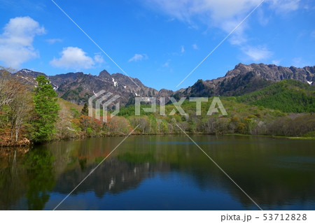 春の鏡池 春の鏡池 53712828