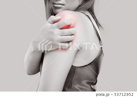 People scratch the itch with hand 53712952