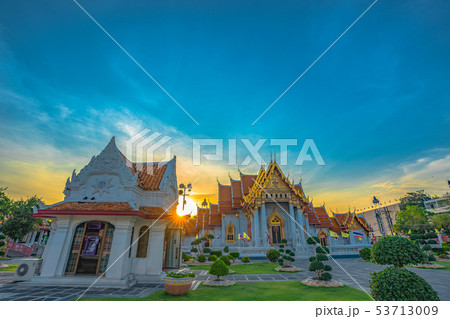 sunset at wat Benchamabophit in Bangkok 53713009