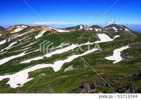 夏の白雲岳山頂から見る大雪山の雪渓 夏の白雲岳山頂から見る大雪山の雪渓 53713244