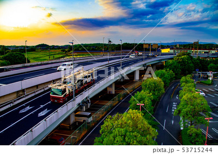 平城宮跡を走る国道２４号線 53715244