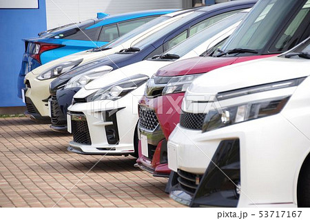 販売店に並ぶ車 トヨタ車 販売店に並ぶ車 トヨタ車 53717167