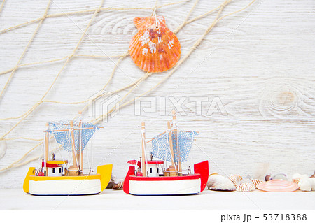 Sea life shabby background Sea life shabby background 53718388