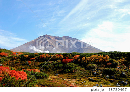 旭岳と姿見平の紅葉_1 旭岳と姿見平の紅葉_1 53720467