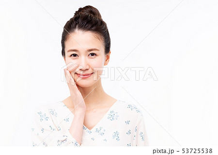 若い女性 若い女性 53725538