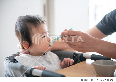離乳食 赤ちゃん 親子 子育て 食育 食事 離乳食 赤ちゃん 親子 子育て 食育 食事 53725839