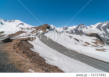Beautiful snowy mountain scenery at Grossglockner. 53727682