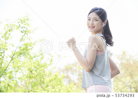 女性　スポーツウェア 53734293