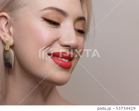 Close-up portrait of a beauty woman with straight 53734429