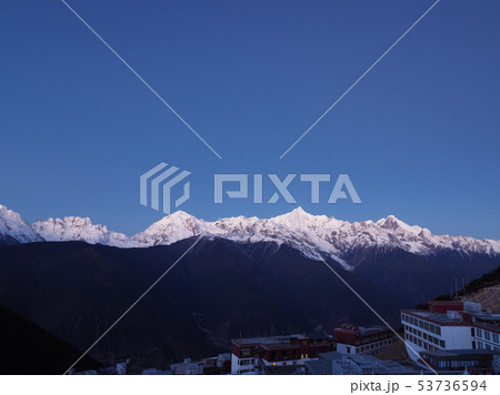 雲南省 徳欽 梅里雪山の夜明け Meili Snow Mountain in the morning 雲南省 徳欽 梅里雪山の夜明け Meili Snow Mountain in the morning 53736594