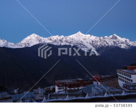雲南省 徳欽 梅里雪山の夜明け Meili Snow Mountain in the morning 雲南省 徳欽 梅里雪山の夜明け Meili Snow Mountain in the morning 53736595