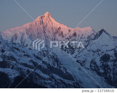 雲南省 徳欽 梅里雪山の夜明け Meili Snow Mountain in the morning 雲南省 徳欽 梅里雪山の夜明け Meili Snow Mountain in the morning 53736610