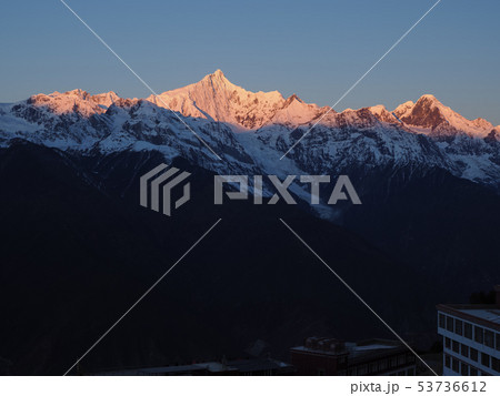 雲南省 徳欽 梅里雪山の夜明け Meili Snow Mountain in the morning 53736612