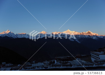 雲南省 徳欽 梅里雪山の夜明け Meili Snow Mountain in the morning 雲南省 徳欽 梅里雪山の夜明け Meili Snow Mountain in the morning 53736613