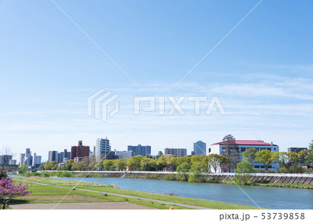 広瀬川　長町　街並み　堤防　川　水面 53739858