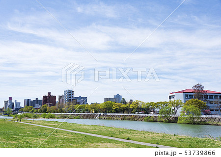 広瀬川　長町　街並み　堤防　川　水面 53739866