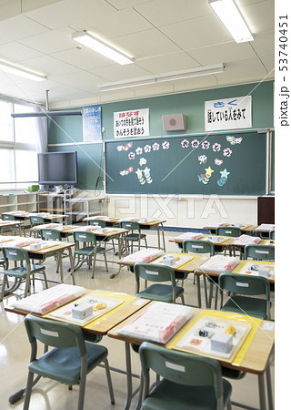 小学校 入学式の日の教室 小学校 入学式の日の教室 53740451