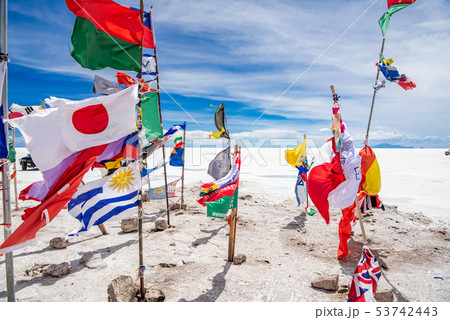 ウユニ塩湖　万国旗 53742443