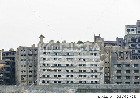 長崎_海から見た軍艦島 53745759