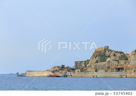 長崎_海から見た軍艦島 53745902