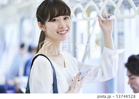 若い女性 通勤通学 休日 撮影協力「京王電鉄株式会社」 若い女性 通勤通学 休日 撮影協力「京王電鉄株式会社」 53746528